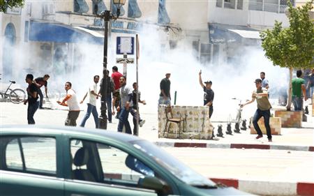 Affrontements entre policiers et salafistes en Tunisie