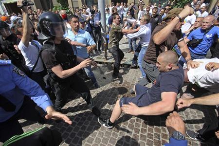 Heurts entre partisans et opposants de Ianoukovitch en Ukraine
