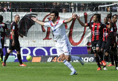 Ligue 1: Grenier rapproche Lyon de la Ligue des champions