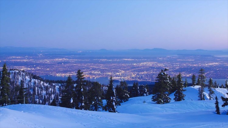 Vue de la ville depuis Grouse Mountain, au nord.