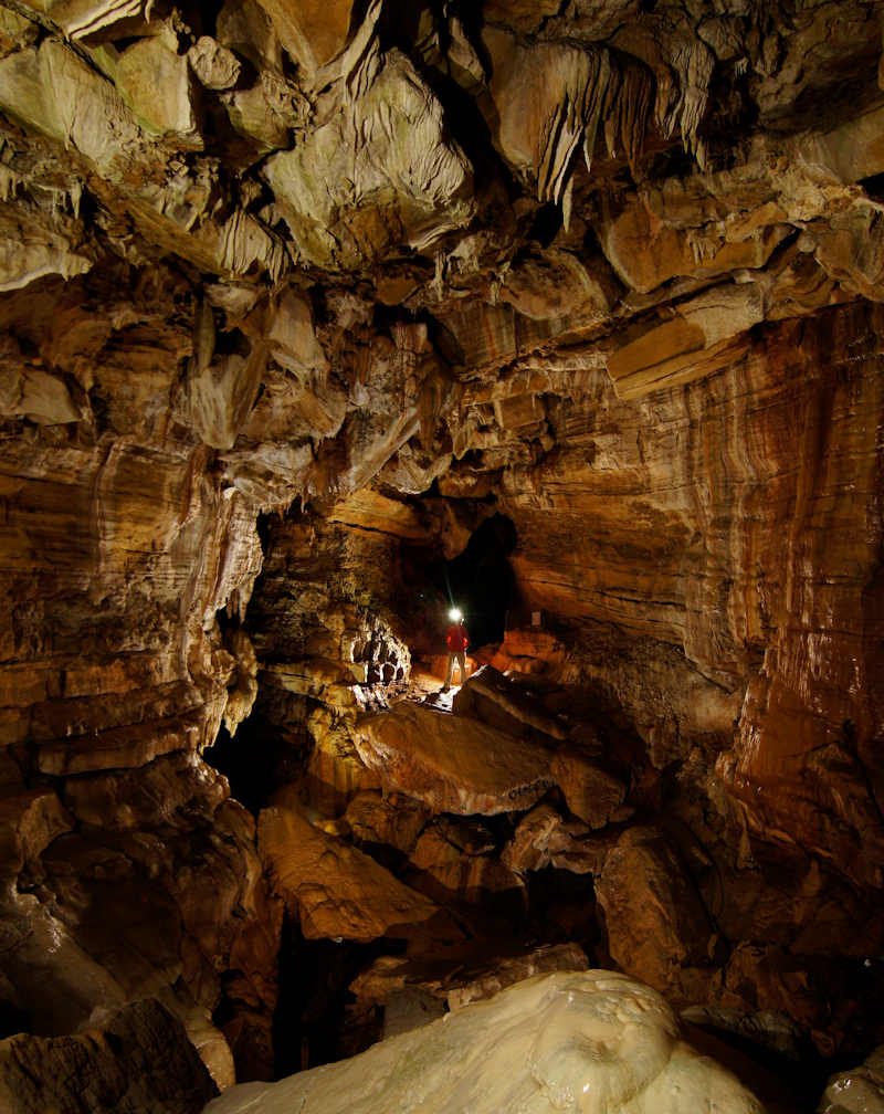 gallerie-grotte-riviere-sousterrain-bramabiau.jpg