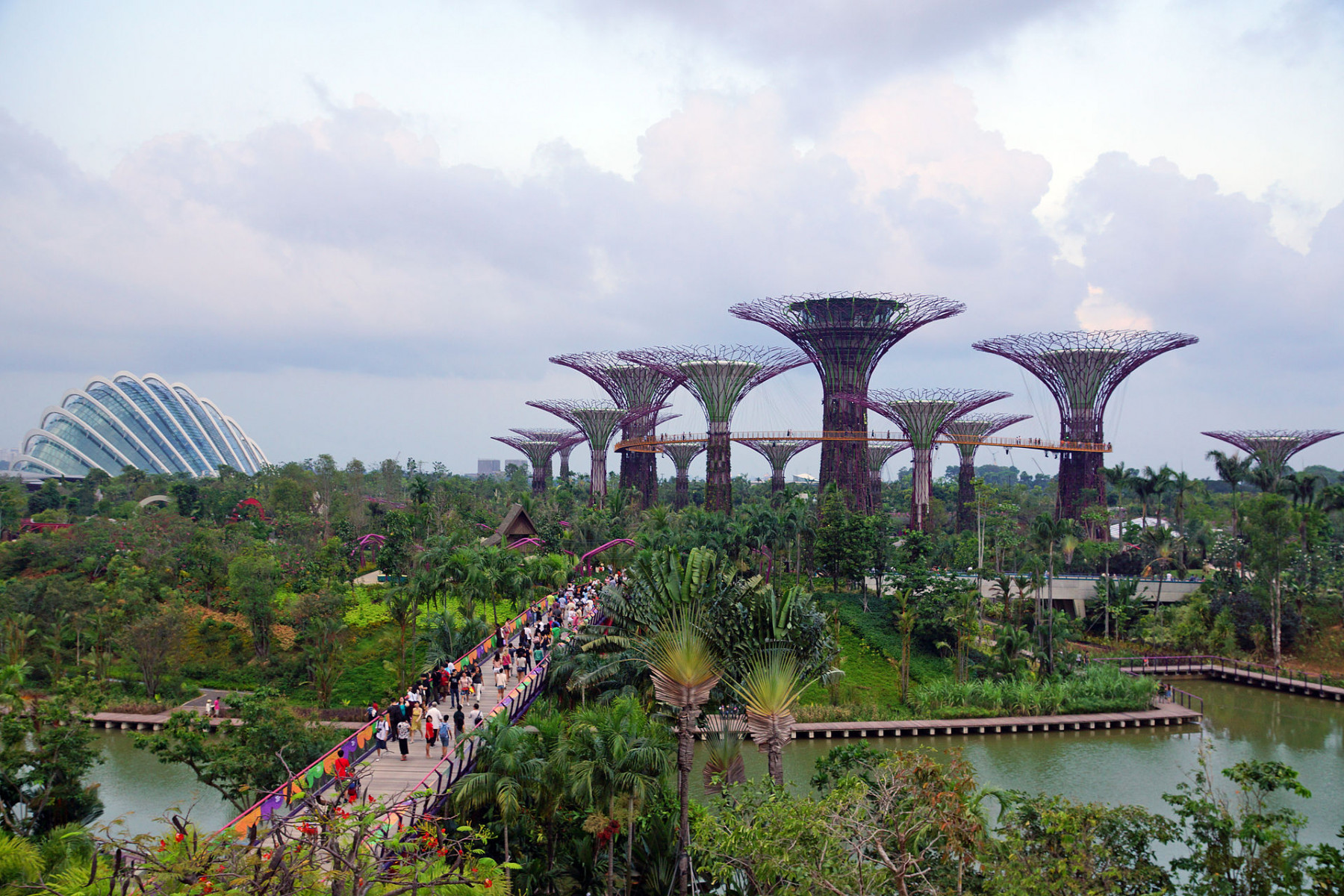 1920px-Dragonfly_Bridge,_Gardens_by_the_Bay,_Singapore_-_20120617.jpg