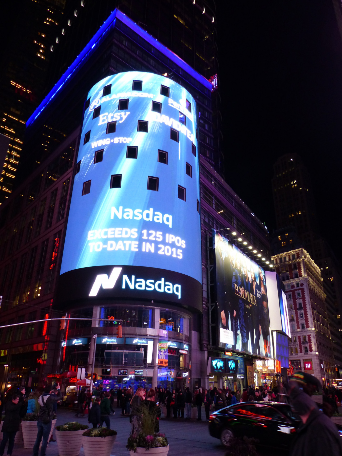 NYC_-_Midtown_Manhattan_–_Times_Square_–_Broadway_by_night_-_panoramio_(2).jpg