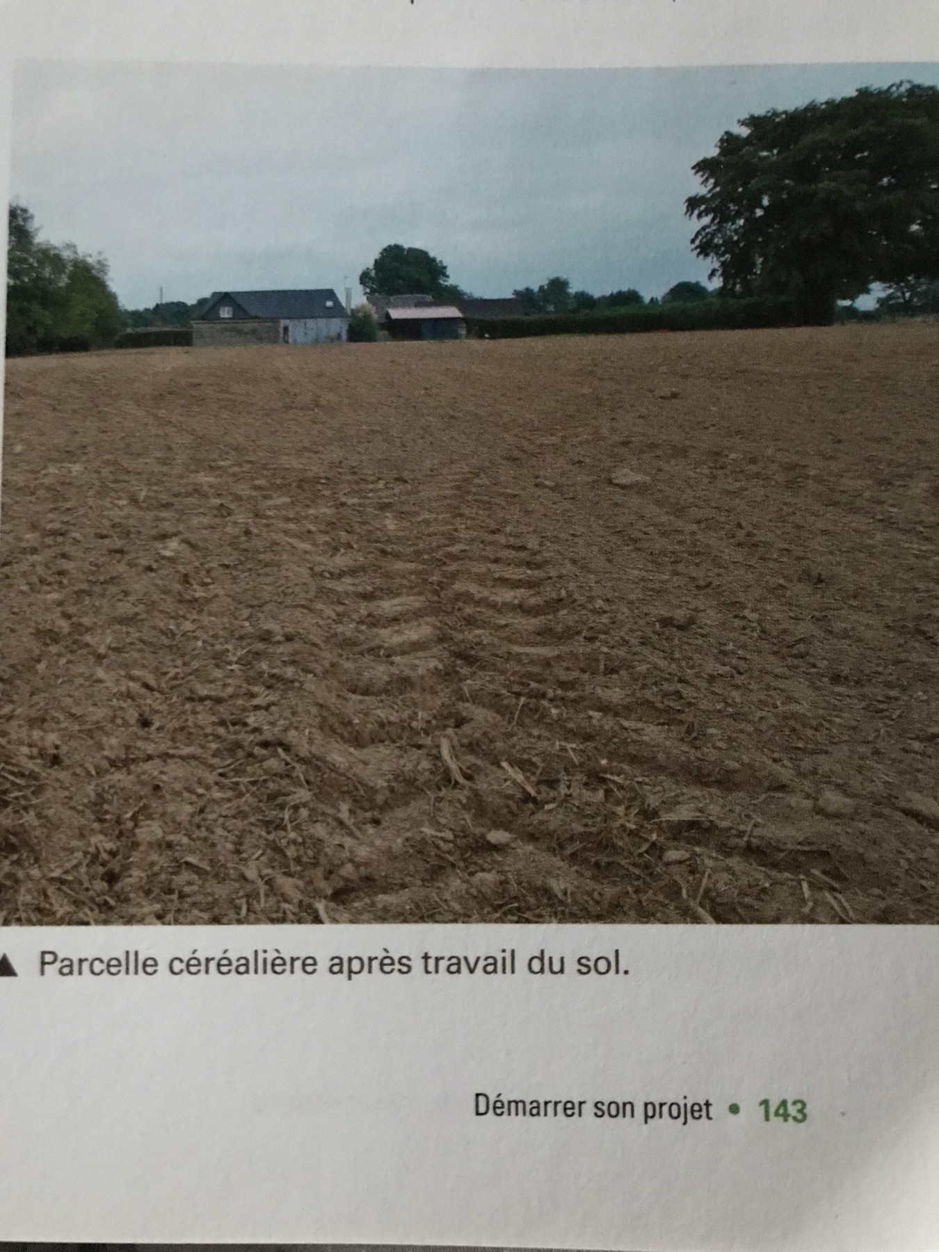 Sol labouré et à nu