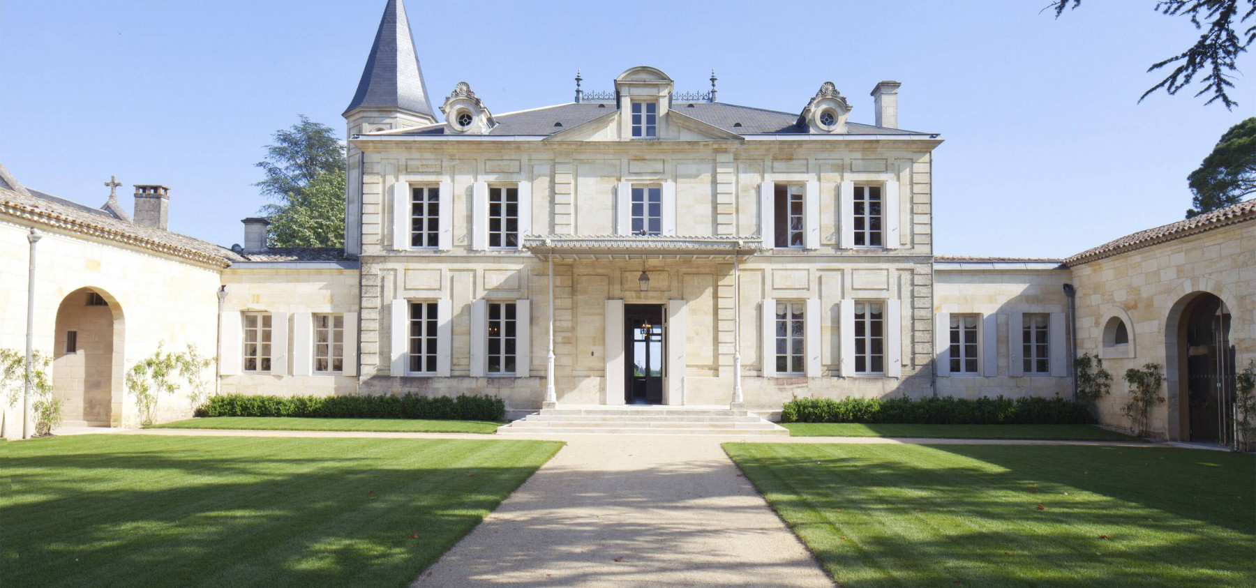 chateauchevalblanc_facade.jpg