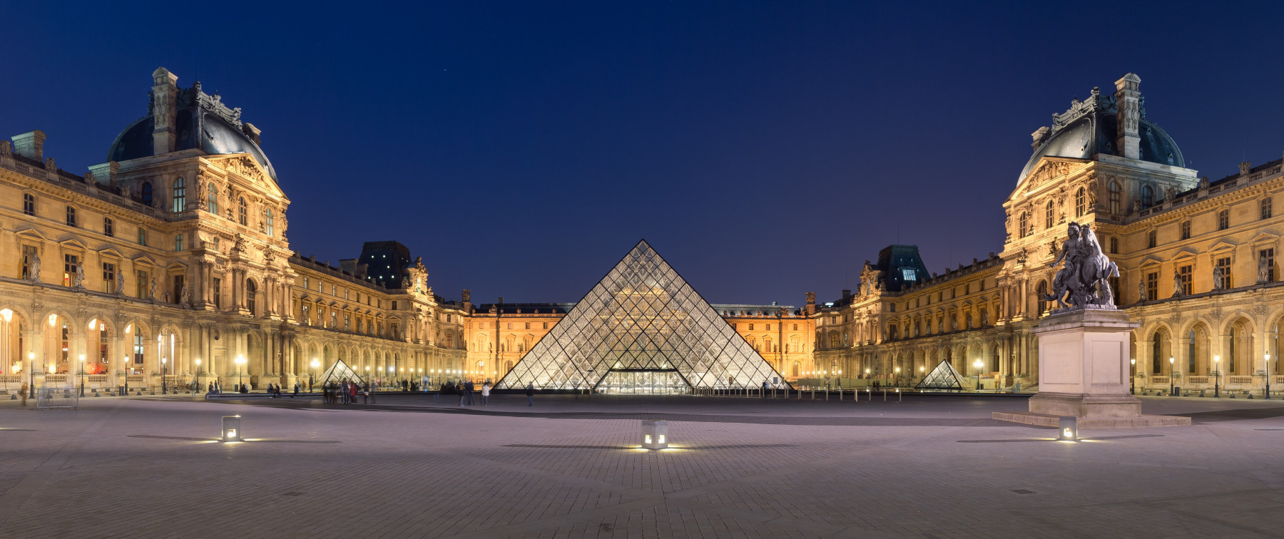 Louvre_Museum_Wikimedia_Commons.jpg