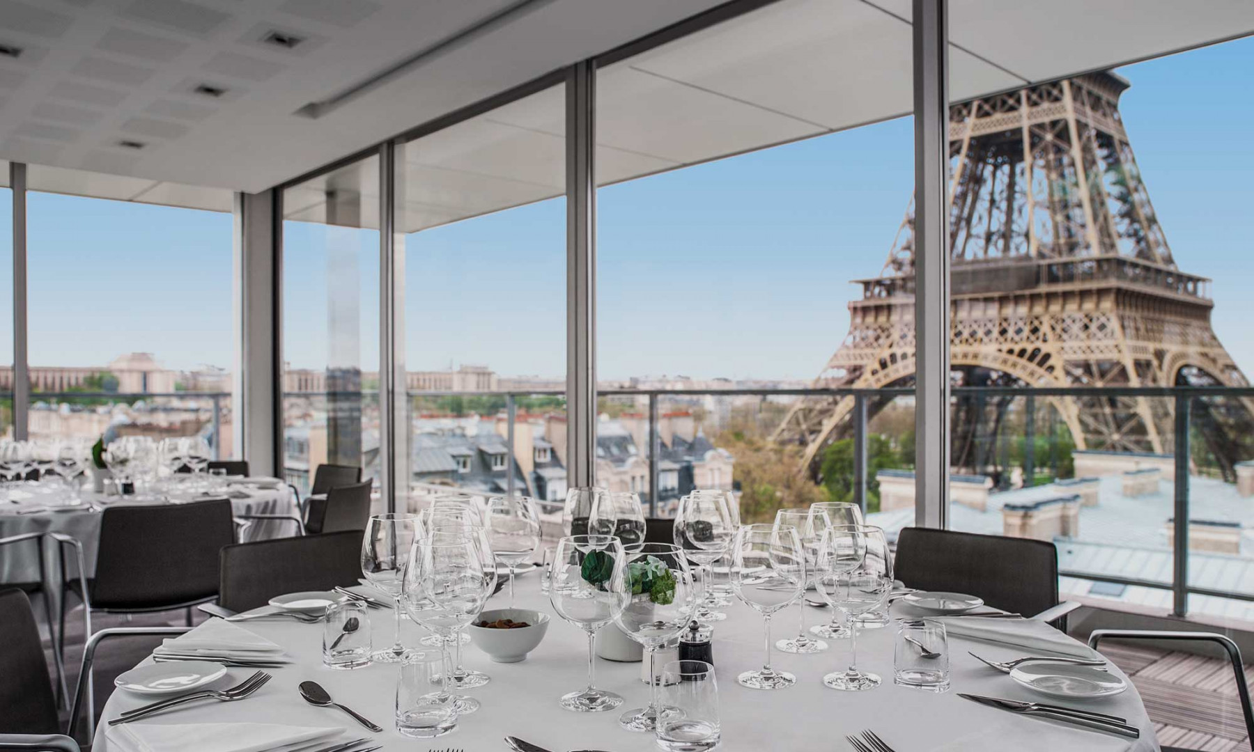 pullman tour eiffel.jpg