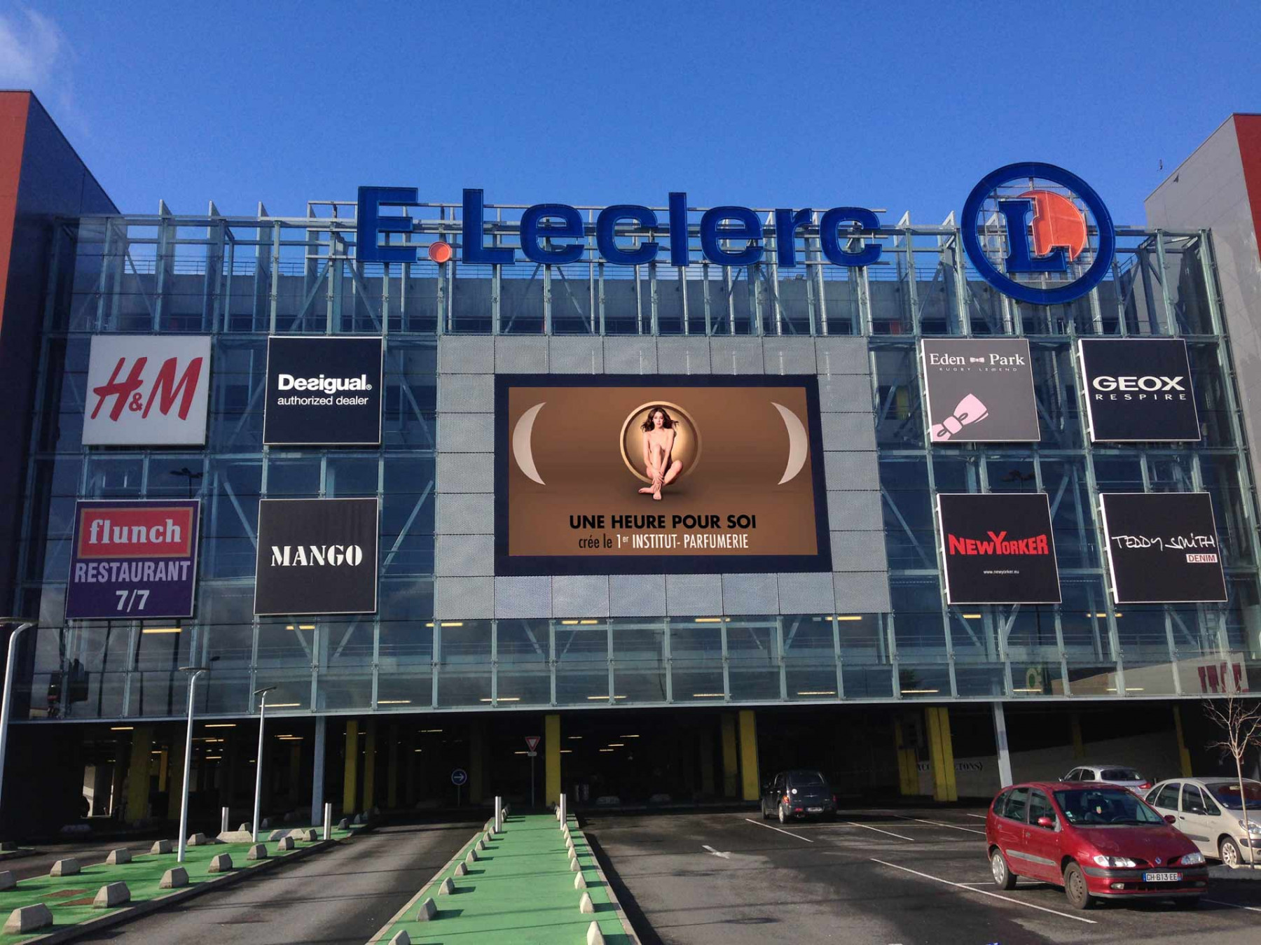 ecran-geant-led-leclerc.jpg