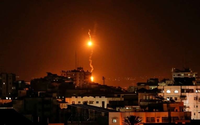 des-bombes-eclairantes-lancees-par-des-avions-de-guerre-israeliens-sur-la-bande-de-gaza-le-12-novembre-2018.jpg